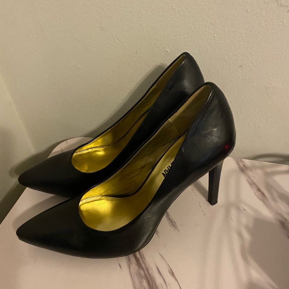 Black heels by Cosmopolitan